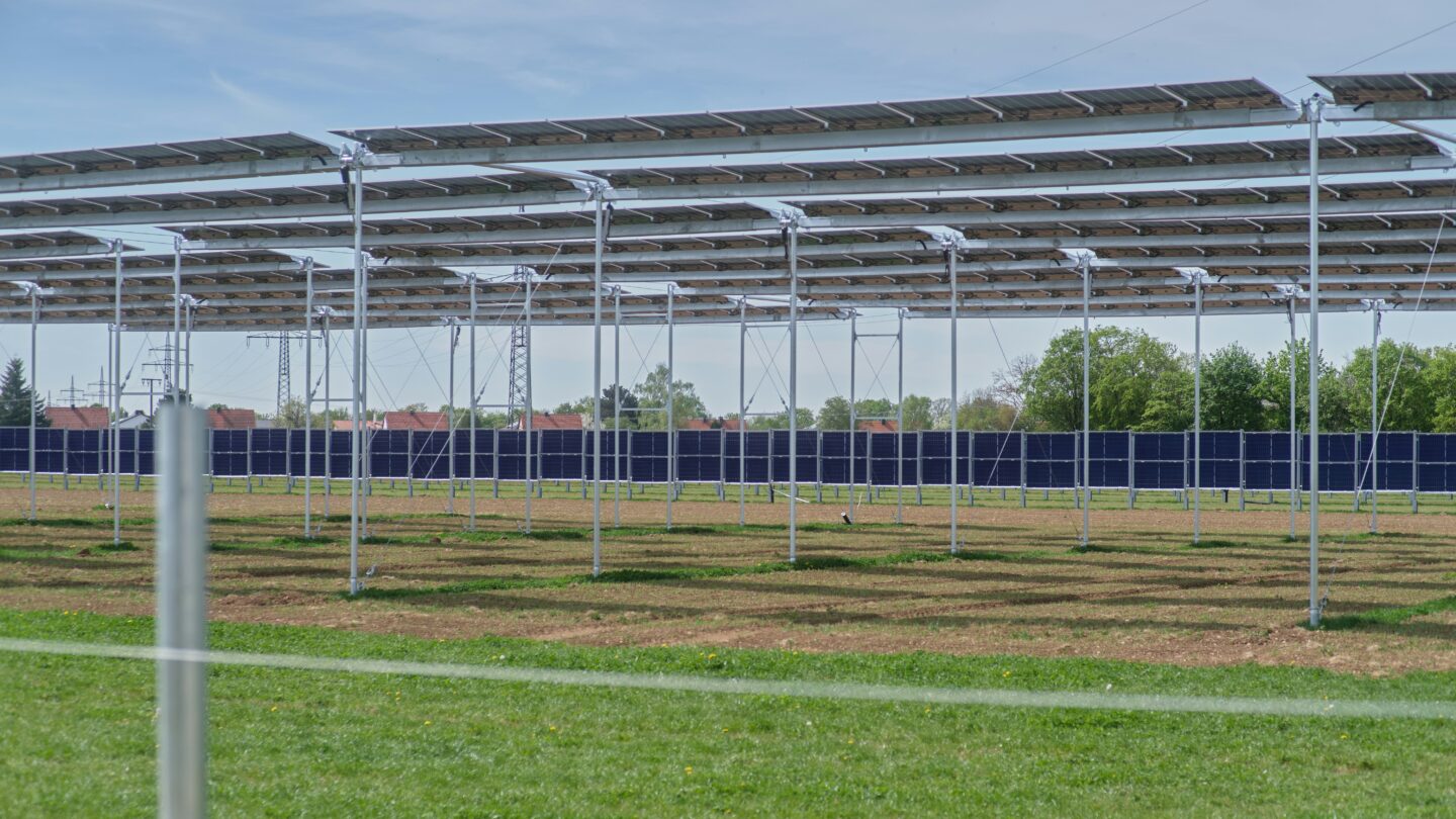 Strutture per agrivoltaico: la soluzione che integra produzione energetica e agricola, ottimizzando terreni e garantendo doppio reddito all'azienda.